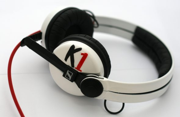White Sennehsier HD25 with Logo image on the earcup-2770