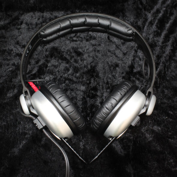 HD25 DJ headphones with aluminium earcups and hinges